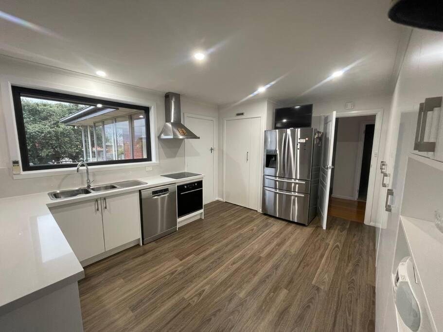 Apartment Modern Light Filled Near Beaches